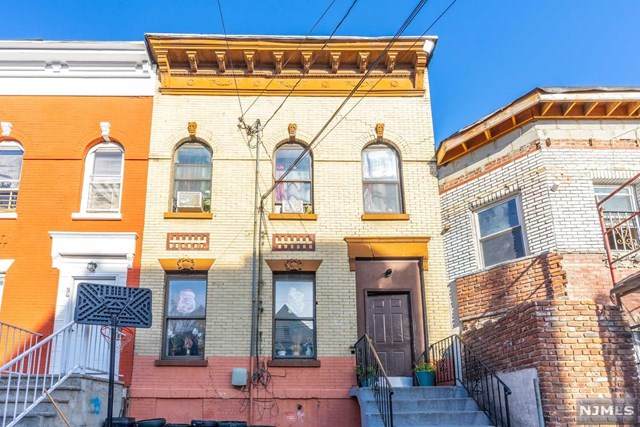 82 Wilkinson Avenue - Photo 1