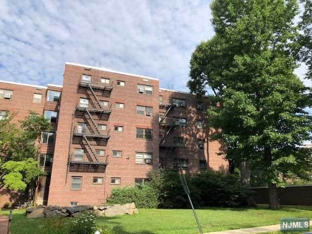 401 Park Place - Photo 1