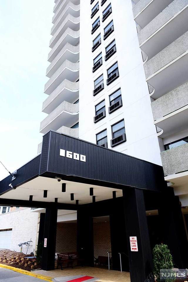 1600 Center Avenue - Photo 1
