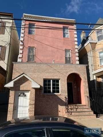 156 Garside Street - Photo 1