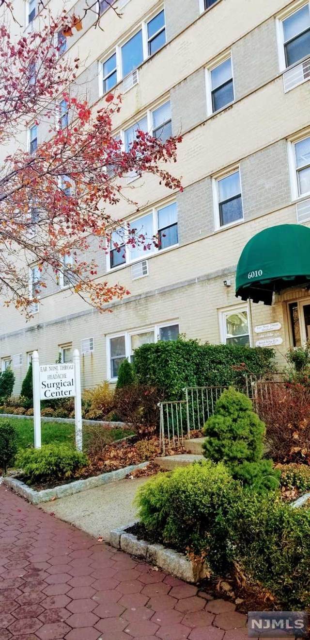 6010 Boulevard East - Photo 1