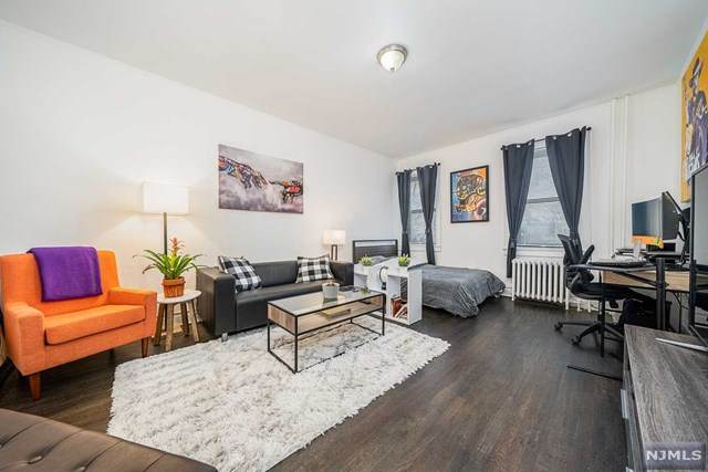 303 Hamilton Place - Photo 1