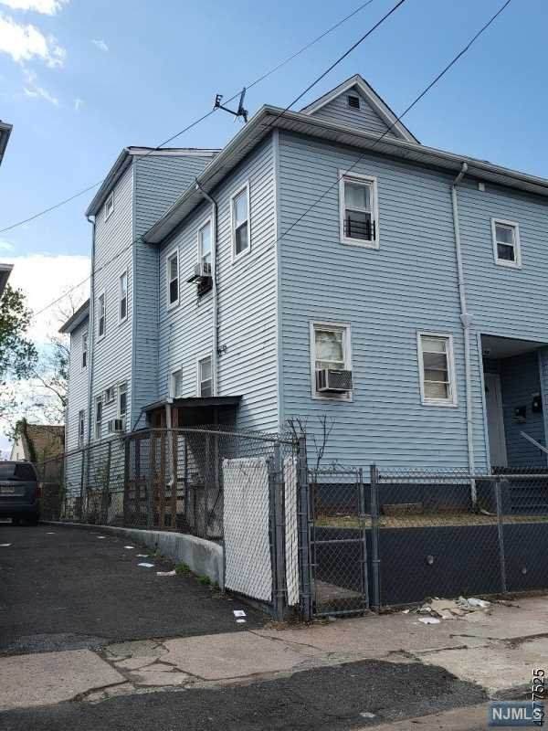 474-476 25th Street - Photo 1