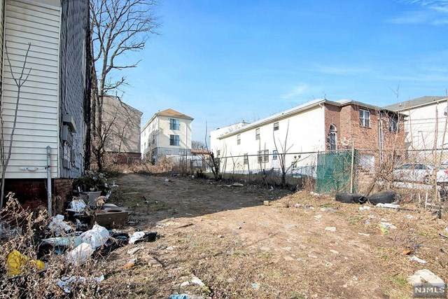 581 Bergen Street - Photo 1