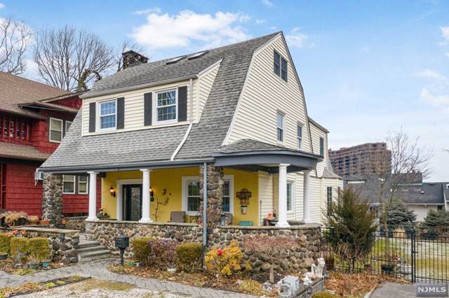 15 Columbia Avenue - Photo 1