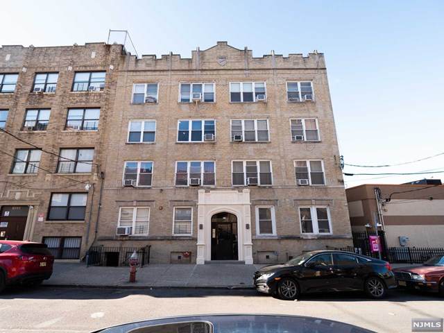 135 Van Wagenen Avenue - Photo 1