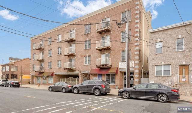 411 Chestnut Street - Photo 1