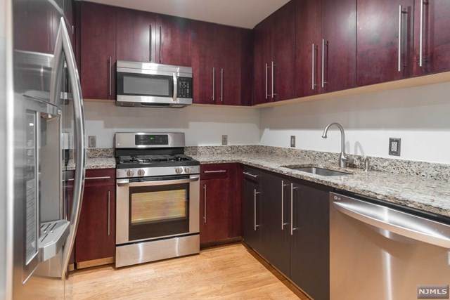 812 Hudson Park - Photo 1