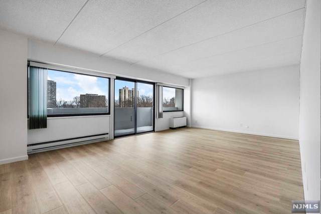1600 Center Avenue - Photo 1
