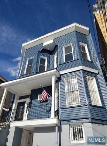 716 11th Street - Photo 1