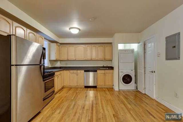 100 Park Avenue - Photo 1