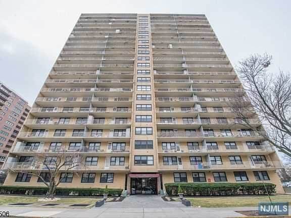 285 Aycrigg Avenue - Photo 1