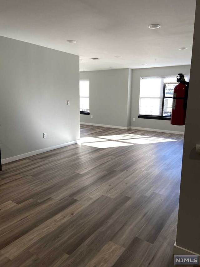 77-83 Park Avenue - Photo 1