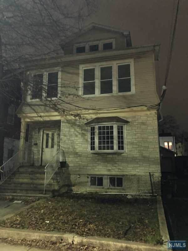 381 Leslie Street - Photo 1