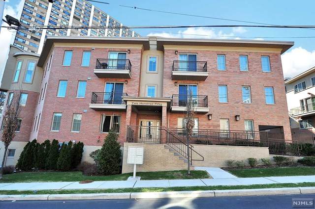 250 Laird Avenue - Photo 1