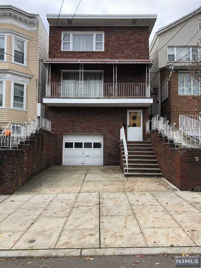 613 18th Street - Photo 1