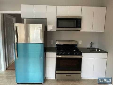 550 Grove Street - Photo 1