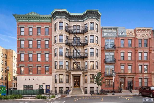 1127 Washington Street - Photo 1