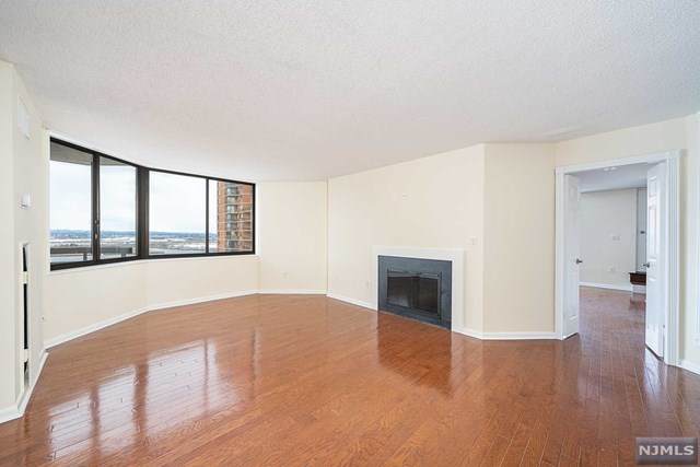 1214 Harmon Cove Tower - Photo 1