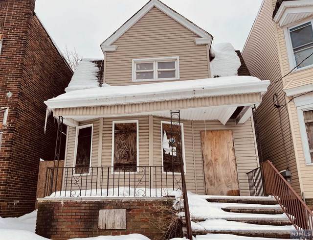 475 20th Street - Photo 1