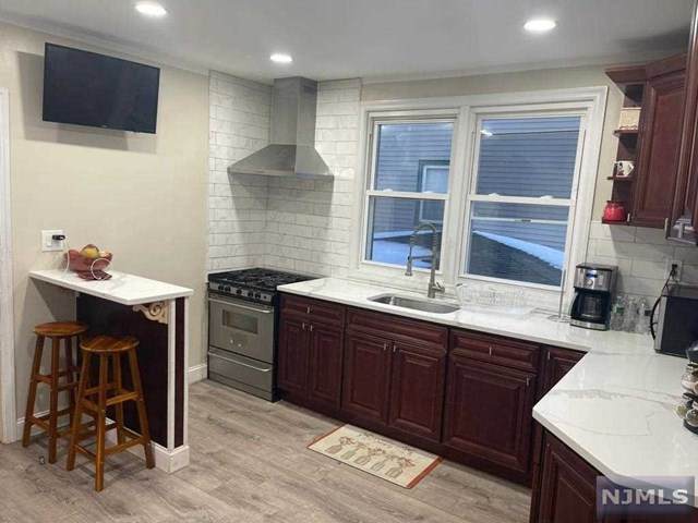 184 Merselis Avenue - Photo 1
