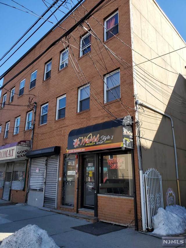 1180 Summit Avenue - Photo 1