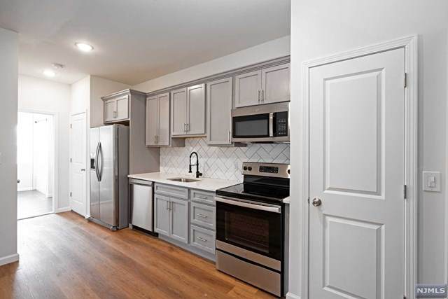 72 Burroughs Place - Photo 1