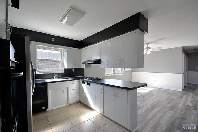 182 Boulevard - Photo 1