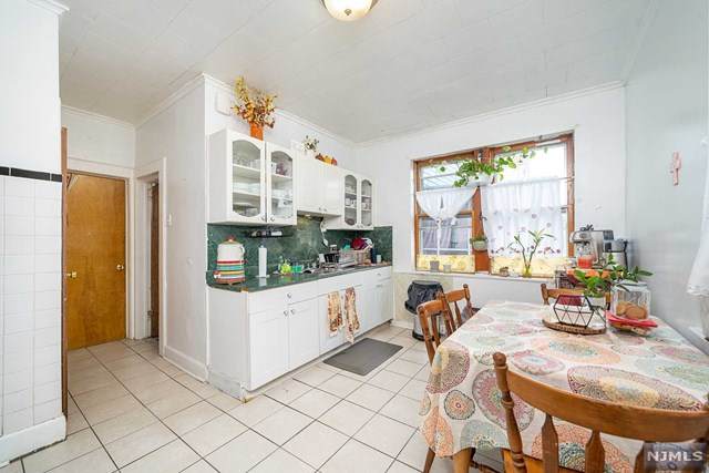 163-165 Hoyt Street - Photo 1