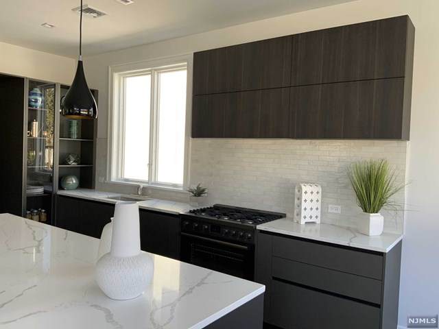 33 Bayview Avenue - Photo 1
