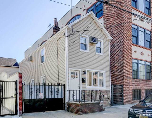 153 Komorn Street - Photo 1