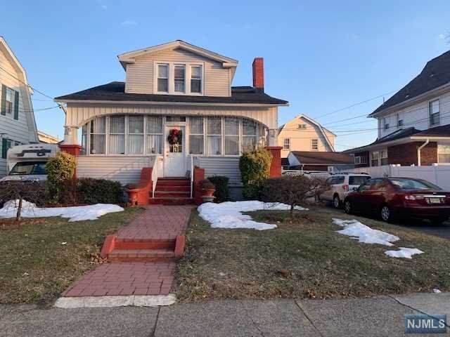 126-128 Crosby Avenue - Photo 1