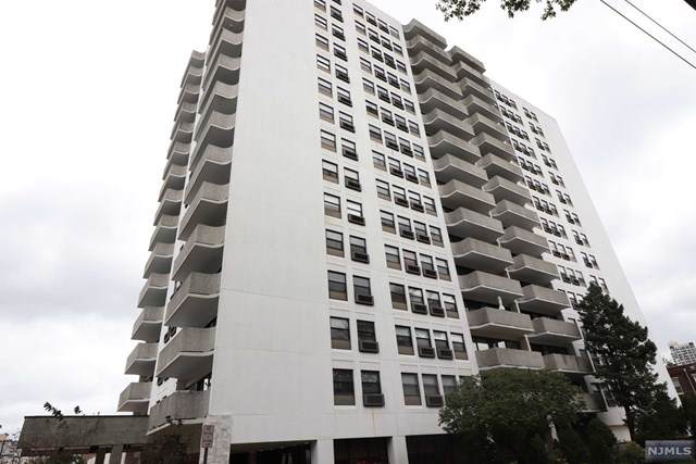 1600 Center Avenue - Photo 1