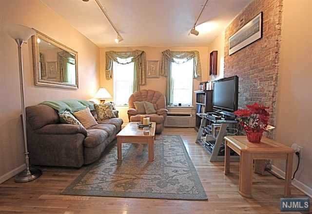 527 Jefferson Street - Photo 1