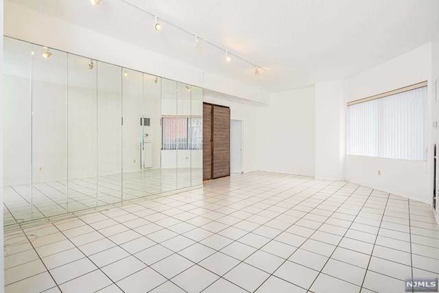 108 Harmon Cove Tower - Photo 1