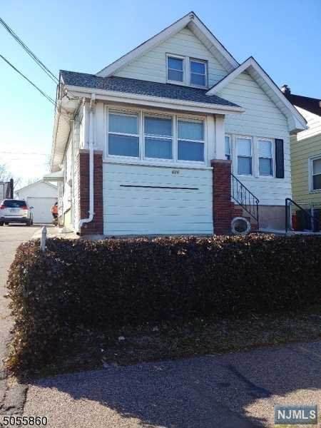 626 32nd Street - Photo 1