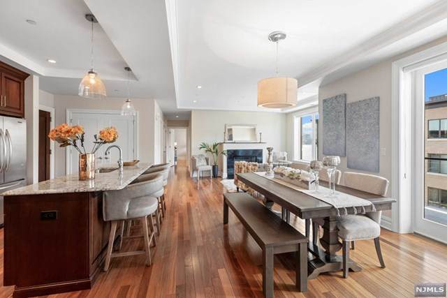 250 Henley Place - Photo 1