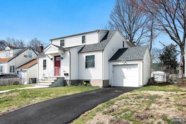 38-65 Berdan Avenue - Photo 1