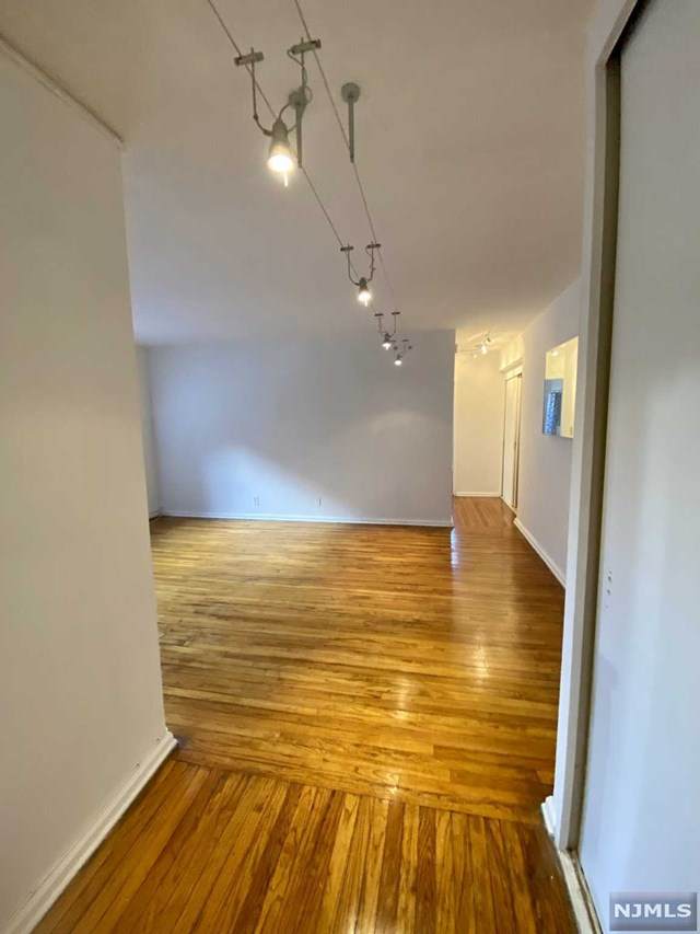 401 Park Place - Photo 1