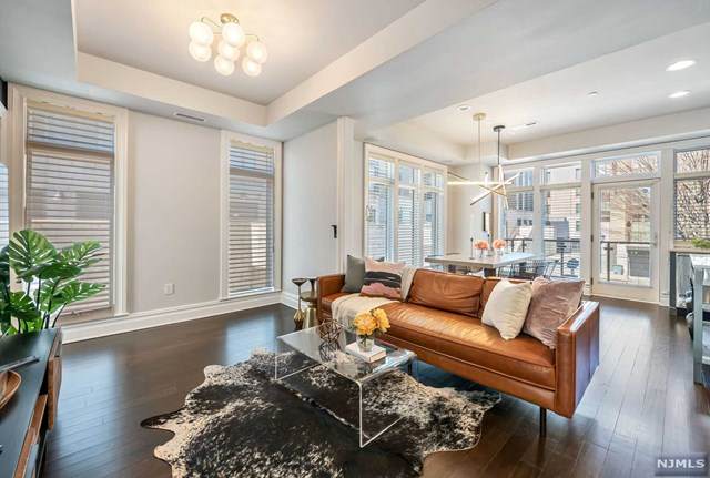 8 Cambridge Way - Photo 1