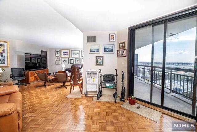 2336 Harmon Cove Tower - Photo 1