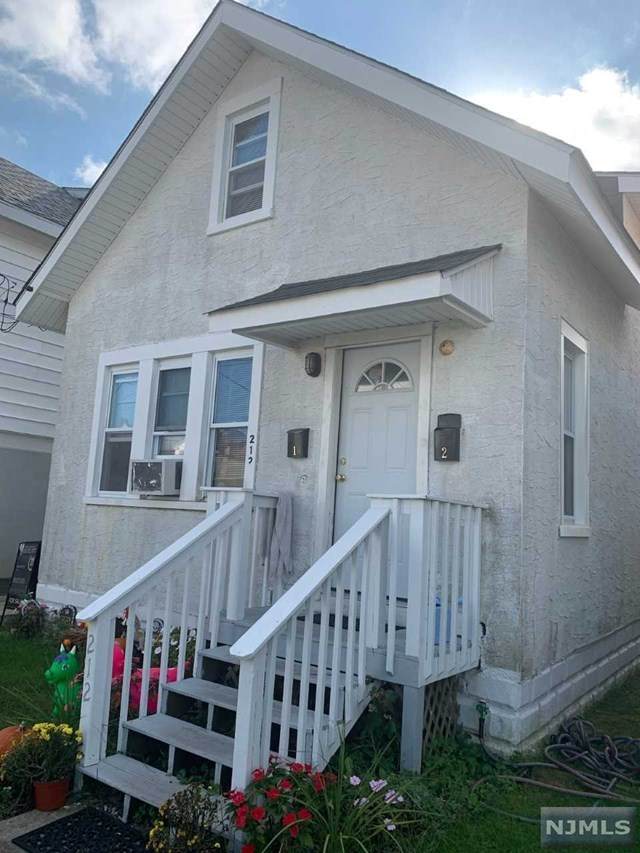 212 Suffolk Avenue - Photo 1