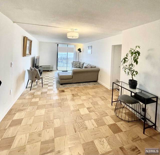 1275 15th Street - Photo 1