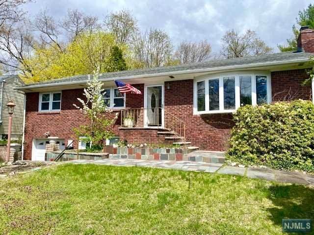 112 Lakeshore Drive - Photo 1