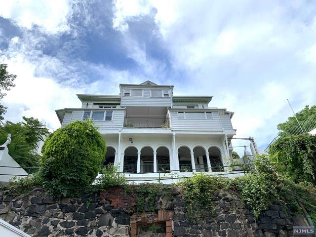 320-324 Mountain Road - Photo 1