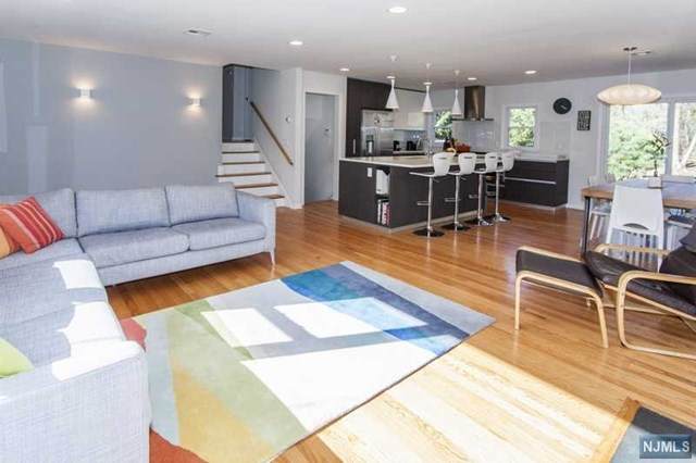 109 Hudson Avenue - Photo 1