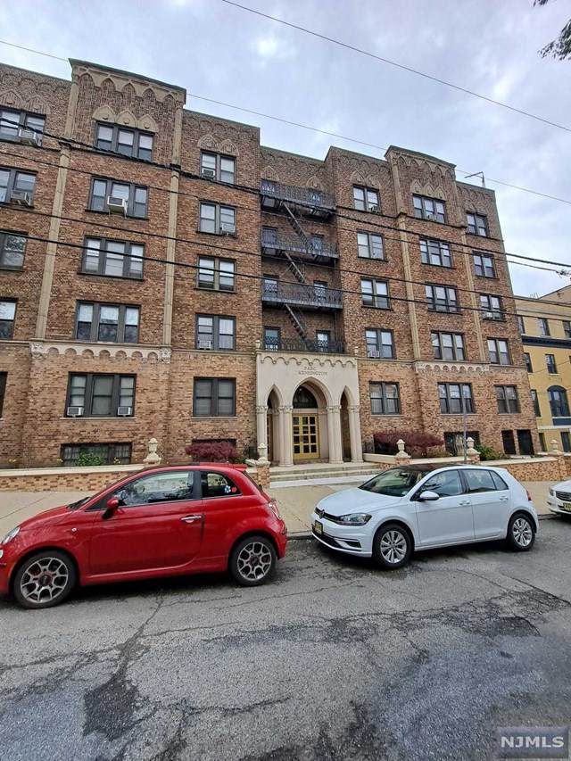 117 Kensington Avenue - Photo 1