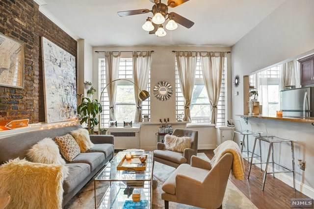 1033 Washington Street - Photo 1