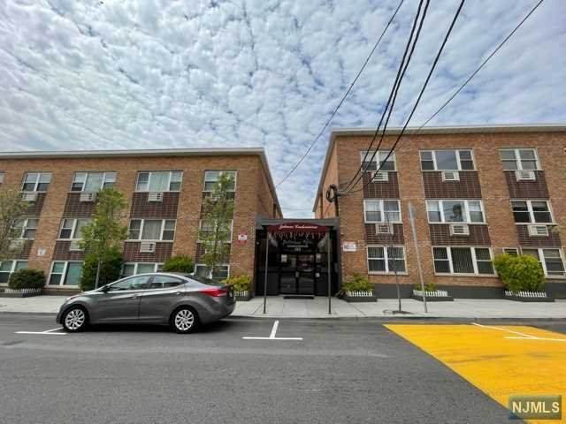 133 33rd Street - Photo 1