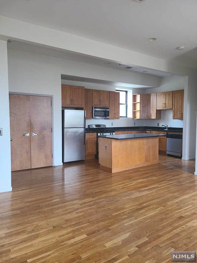 402 Broad Street - Photo 1